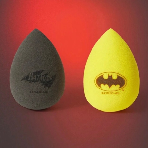 2pc Batman Makeup Blending Sponge Set Soft Teardrop Bat Black & Yellow New - Picture 1 of 5
